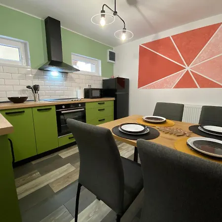 Evergreen Apartment *
