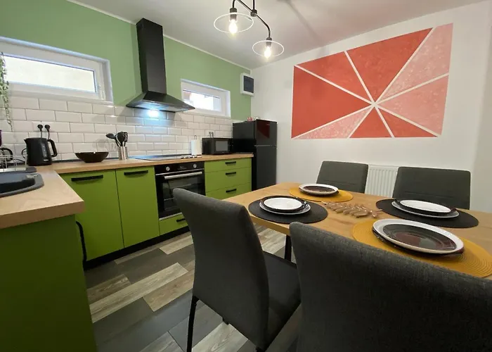 Evergreen Apartment *