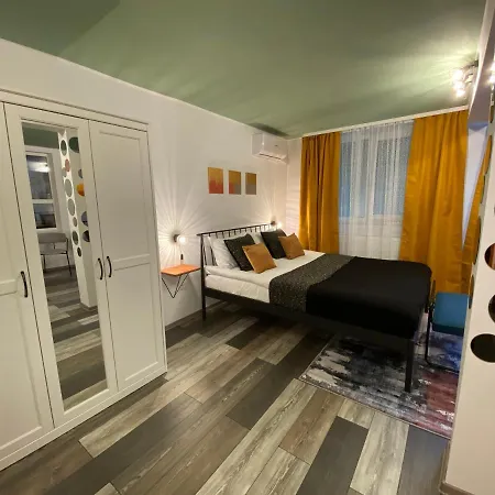 Evergreen Apartment *