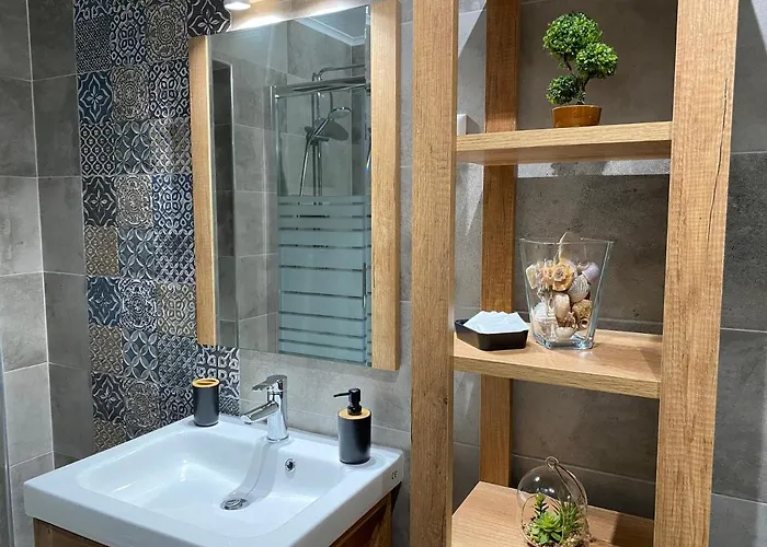 Evergreen Apartment *